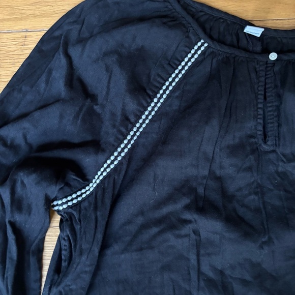 Old Navy Women’s Relaxed Embroidered-Stitch  Black Boho Blouse w/ Keyhole Detail - Picture 3 of 6